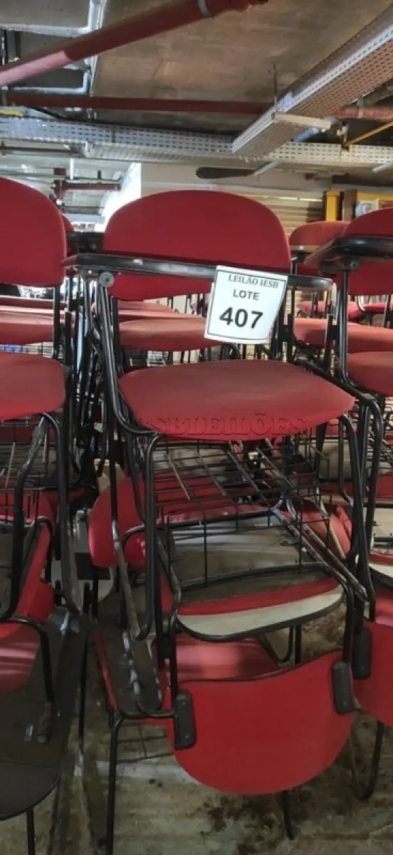 LOTE 407 - 12 CADEIRAS UNIVERSITÁRIA. (NO ESTADO) ATENÇÃO! FAZER A VISITAÇÃO ANTES DE ARREMATAR, NÃO SABEMOS SE FUNCIONA, LEILÃO NÃO TEM GARANTIA E NEM DEVOLUÇÃO, SUJEITO A POSSÍVEIS AVARIAS VISÍVEIS/OCULTAS E/OU AUSÊNCIA DE COMPONENTES.