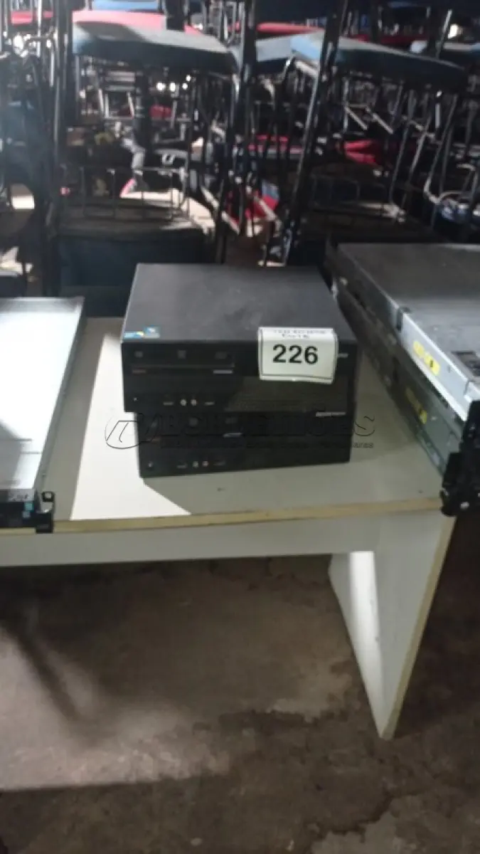 LOTE 226 - 02 CPUS LENOVO. (NO ESTADO) ATENÇÃO! FAZER A VISITAÇÃO ANTES DE ARREMATAR, NÃO SABEMOS SE FUNCIONA, LEILÃO NÃO TEM GARANTIA E NEM DEVOLUÇÃO, SUJEITO A POSSÍVEIS AVARIAS VISÍVEIS/OCULTAS E/OU AUSÊNCIA DE COMPONENTES.