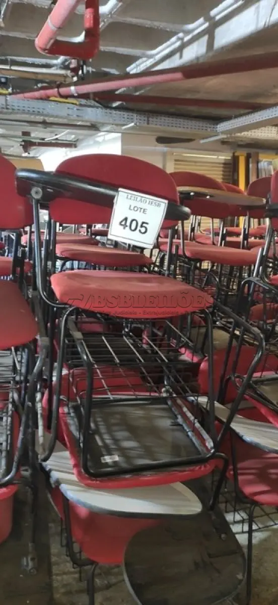 LOTE 405 - 12 CADEIRAS UNIVERSITÁRIA. (NO ESTADO) ATENÇÃO! FAZER A VISITAÇÃO ANTES DE ARREMATAR, NÃO SABEMOS SE FUNCIONA, LEILÃO NÃO TEM GARANTIA E NEM DEVOLUÇÃO, SUJEITO A POSSÍVEIS AVARIAS VISÍVEIS/OCULTAS E/OU AUSÊNCIA DE COMPONENTES.