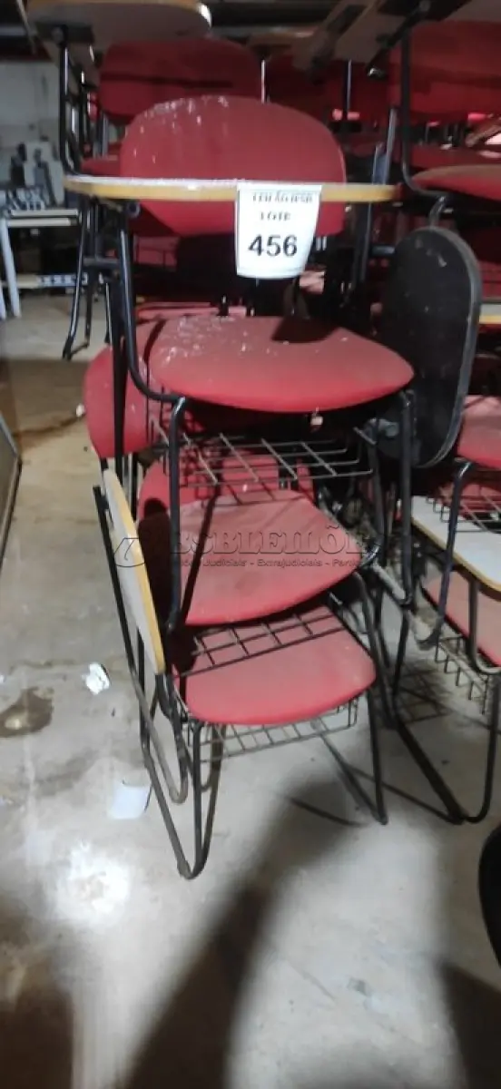 LOTE 456 - 15 CADEIRAS UNIVERSITÁRIAS. (NO ESTADO) ATENÇÃO! FAZER A VISITAÇÃO ANTES DE ARREMATAR, NÃO SABEMOS SE FUNCIONA, LEILÃO NÃO TEM GARANTIA E NEM DEVOLUÇÃO, SUJEITO A POSSÍVEIS AVARIAS VISÍVEIS/OCULTAS E/OU AUSÊNCIA DE COMPONENTES.