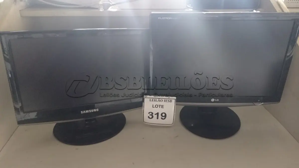 LOTE 319 - 01 MONITOR SAMSUNG E 01 MONITOR LG. (NO ESTADO) ATENÇÃO! FAZER A VISITAÇÃO ANTES DE ARREMATAR, NÃO SABEMOS SE FUNCIONA, LEILÃO NÃO TEM GARANTIA E NEM DEVOLUÇÃO, SUJEITO A POSSÍVEIS AVARIAS VISÍVEIS/OCULTAS E/OU AUSÊNCIA DE COMPONENTES.