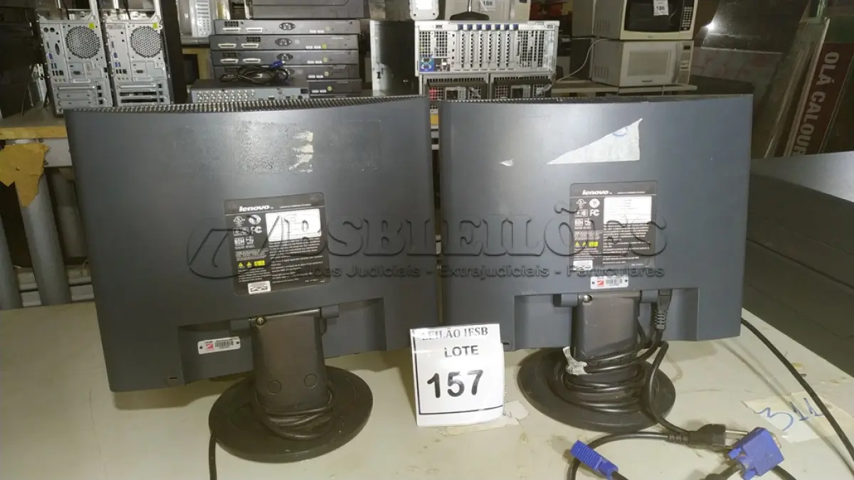 LOTE 157 - 02 MONITORES LENOVO. (NO ESTADO) ATENÇÃO! FAZER A VISITAÇÃO ANTES DE ARREMATAR, NÃO SABEMOS SE FUNCIONA, LEILÃO NÃO TEM GARANTIA E NEM DEVOLUÇÃO, SUJEITO A POSSÍVEIS AVARIAS VISÍVEIS/OCULTAS E/OU AUSÊNCIA DE COMPONENTES.