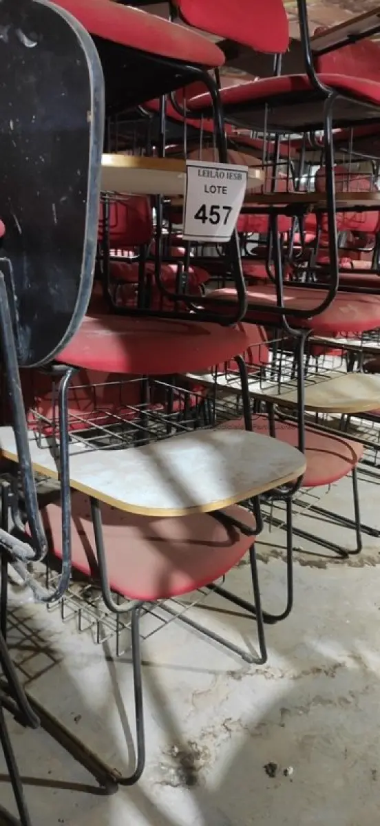 LOTE 457 - 15 CADEIRAS UNIVERSITÁRIAS. (NO ESTADO) ATENÇÃO! FAZER A VISITAÇÃO ANTES DE ARREMATAR, NÃO SABEMOS SE FUNCIONA, LEILÃO NÃO TEM GARANTIA E NEM DEVOLUÇÃO, SUJEITO A POSSÍVEIS AVARIAS VISÍVEIS/OCULTAS E/OU AUSÊNCIA DE COMPONENTES.