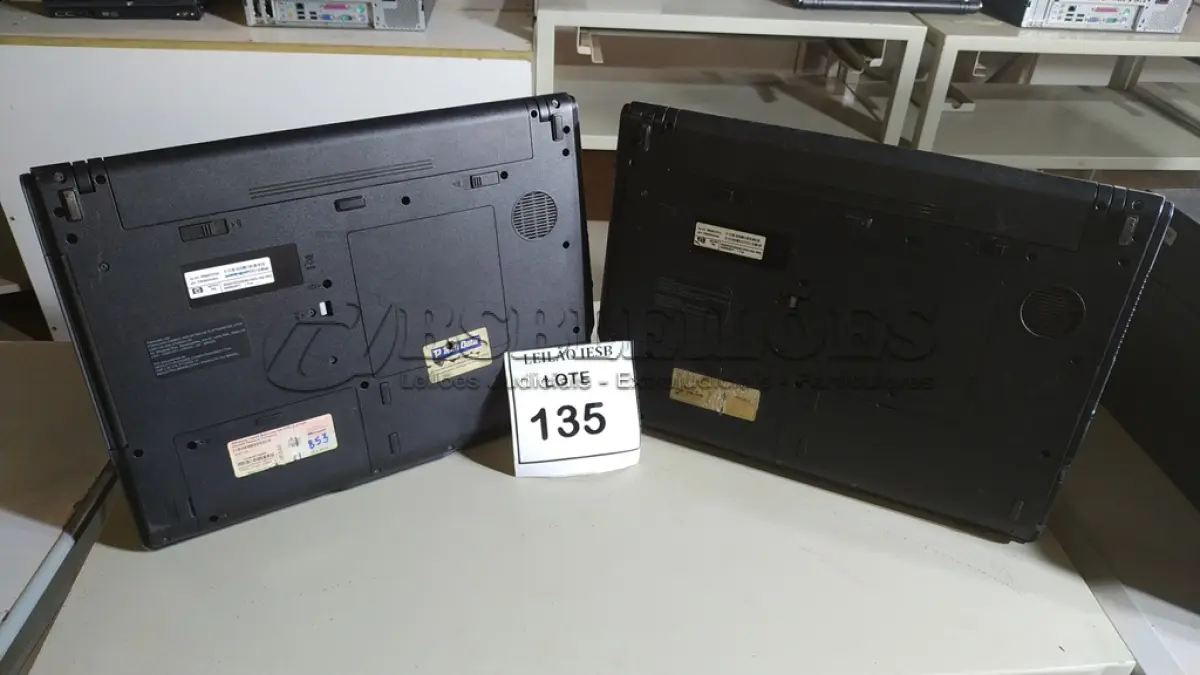 LOTE 135 -  02 NOTEBOOKS HP SEM FONTE. (NO ESTADO) ATENÇÃO! FAZER A VISITAÇÃO ANTES DE ARREMATAR, NÃO SABEMOS SE FUNCIONA, LEILÃO NÃO TEM GARANTIA E NEM DEVOLUÇÃO, SUJEITO A POSSÍVEIS AVARIAS VISÍVEIS/OCULTAS E/OU AUSÊNCIA DE COMPONENTES.