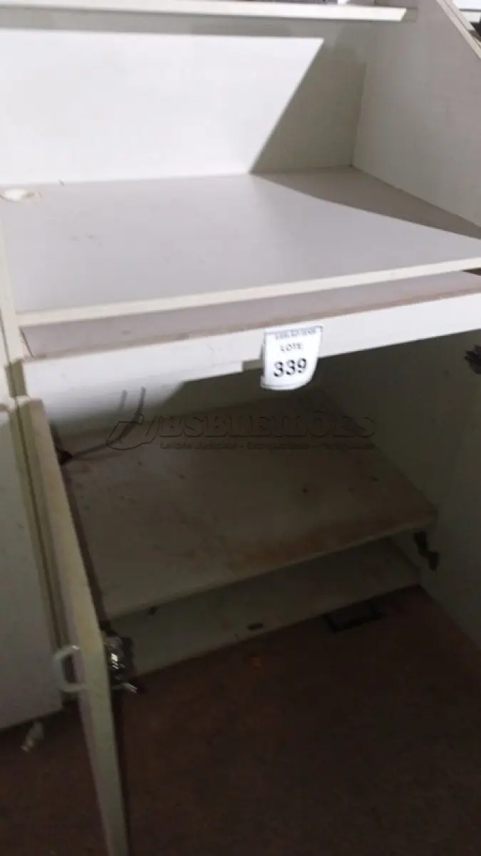 LOTE 339 - 02 BALCÕES EM MADEIRA PARA SALA DE AULA. (NO ESTADO) ATENÇÃO! FAZER A VISITAÇÃO ANTES DE ARREMATAR, NÃO SABEMOS SE FUNCIONA, LEILÃO NÃO TEM GARANTIA E NEM DEVOLUÇÃO, SUJEITO A POSSÍVEIS AVARIAS VISÍVEIS/OCULTAS E/OU AUSÊNCIA DE COMPONENTES.