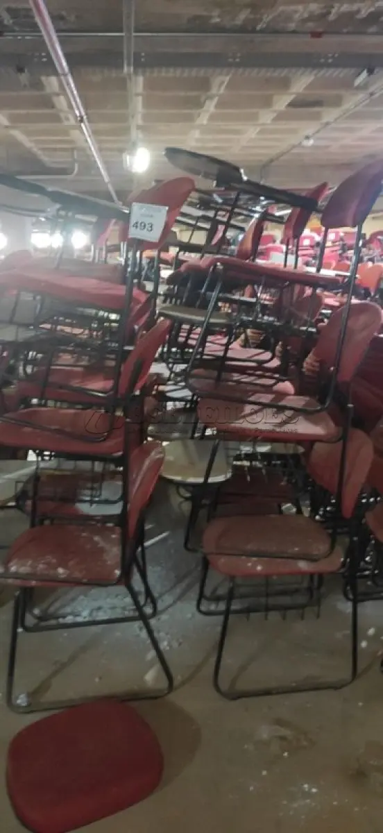 LOTE 493 - 12 CADEIRAS UNIVERSITÁRIAS. (NO ESTADO) ATENÇÃO! FAZER A VISITAÇÃO ANTES DE ARREMATAR, NÃO SABEMOS SE FUNCIONA, LEILÃO NÃO TEM GARANTIA E NEM DEVOLUÇÃO, SUJEITO A POSSÍVEIS AVARIAS VISÍVEIS/OCULTAS E/OU AUSÊNCIA DE COMPONENTES.