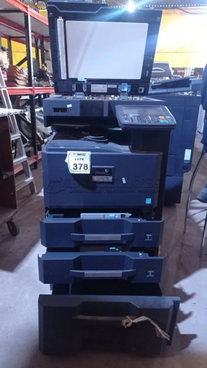 LOTE 378 - 01 COPIADORA TASKALFA 2551CI 110V MARCA KYOCERA. (NO ESTADO) ATENÇÃO! FAZER A VISITAÇÃO ANTES DE ARREMATAR, NÃO SABEMOS SE FUNCIONA, LEILÃO NÃO TEM GARANTIA E NEM DEVOLUÇÃO, SUJEITO A POSSÍVEIS AVARIAS VISÍVEIS/OCULTAS E/OU AUSÊNCIA DE COMPONENTES.