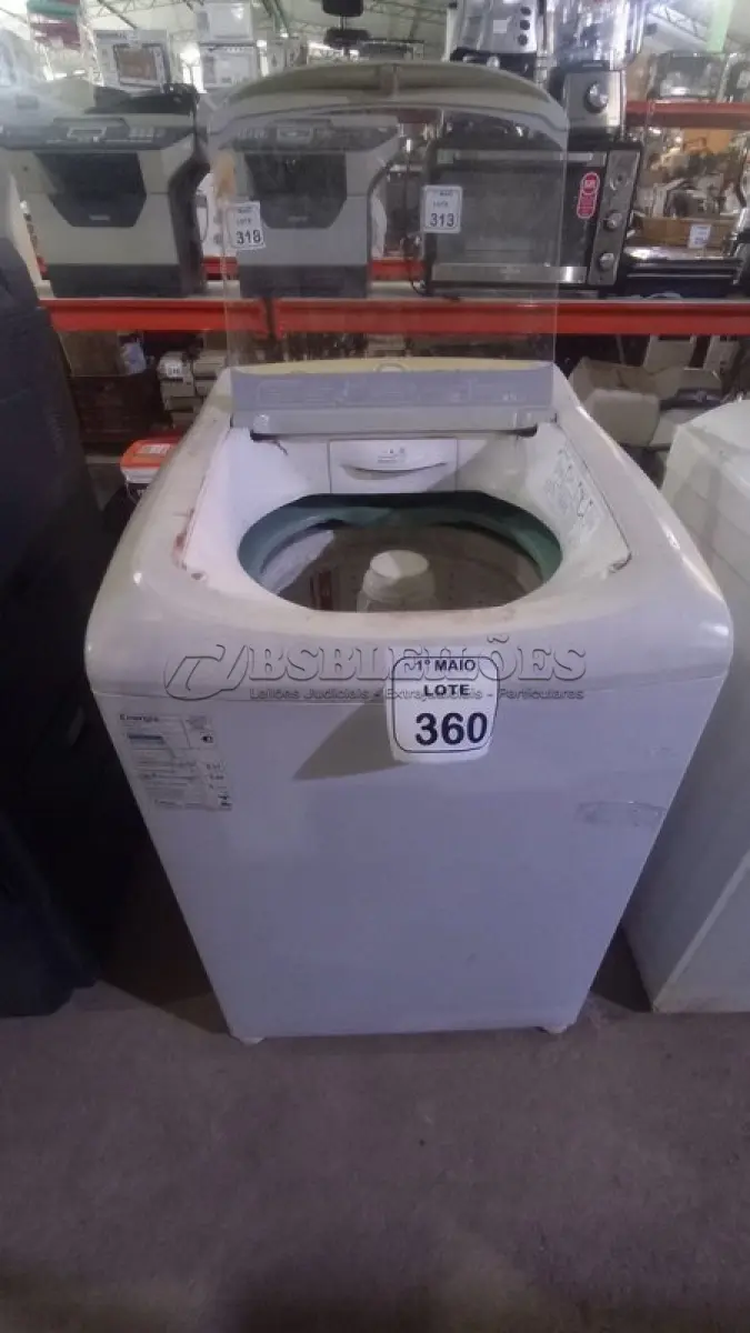 LOTE 360 - 01 MÁQUINA DE LAVAR 10KG 220V MARCA CONSUL. (NO ESTADO) ATENÇÃO! FAZER A VISITAÇÃO ANTES DE ARREMATAR, NÃO SABEMOS SE FUNCIONA, LEILÃO NÃO TEM GARANTIA E NEM DEVOLUÇÃO, SUJEITO A POSSÍVEIS AVARIAS VISÍVEIS/OCULTAS E/OU AUSÊNCIA DE COMPONENTES.