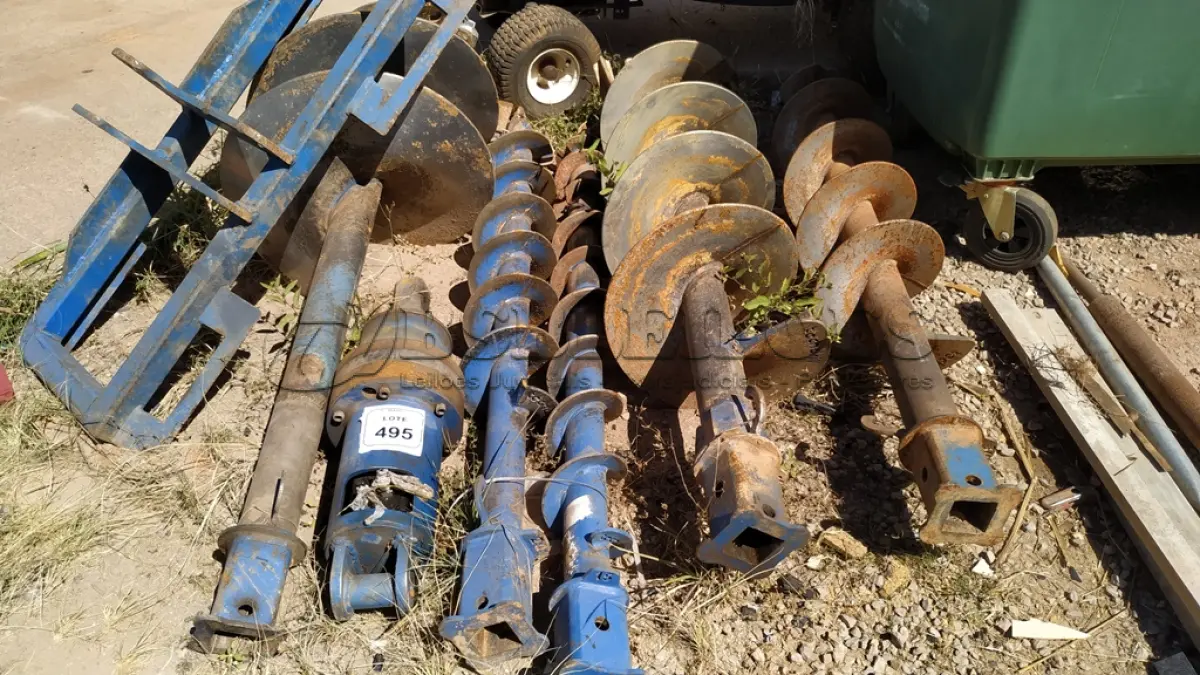 LOTE 495 - 01 PERFURATRIZ COMPLETA (PLACA DE FIXAÇÃO + ROTOR 311 TECDRILL + 05 BROCAS NAVALHADAS. NO ESTADO) ATENÇÃO! FAZER A VISITAÇÃO ANTES DE ARREMATAR, NÃO SABEMOS SE FUNCIONA, LEILÃO NÃO TEM GARANTIA E NEM DEVOLUÇÃO, SUJEITO A POSSÍVEIS AVARIAS VISÍVEIS/OCULTAS E/OU AUSÊNCIA DE COMPONENTES.