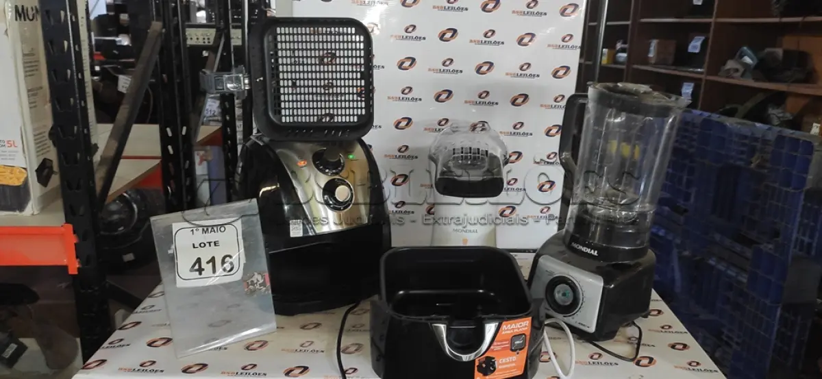 LOTE 416 - 01 AI FRYER 220V MARCA MONDIAL, 01 PIPOQUEIRA E 01 LIQUIDIFICADOR 220V MARCA MONDIAL. (NO ESTADO) ATENÇÃO! FAZER A VISITAÇÃO ANTES DE ARREMATAR, NÃO SABEMOS SE FUNCIONA, LEILÃO NÃO TEM GARANTIA E NEM DEVOLUÇÃO, SUJEITO A POSSÍVEIS AVARIAS VISÍVEIS/OCULTAS E/OU AUSÊNCIA DE COMPONENTES.