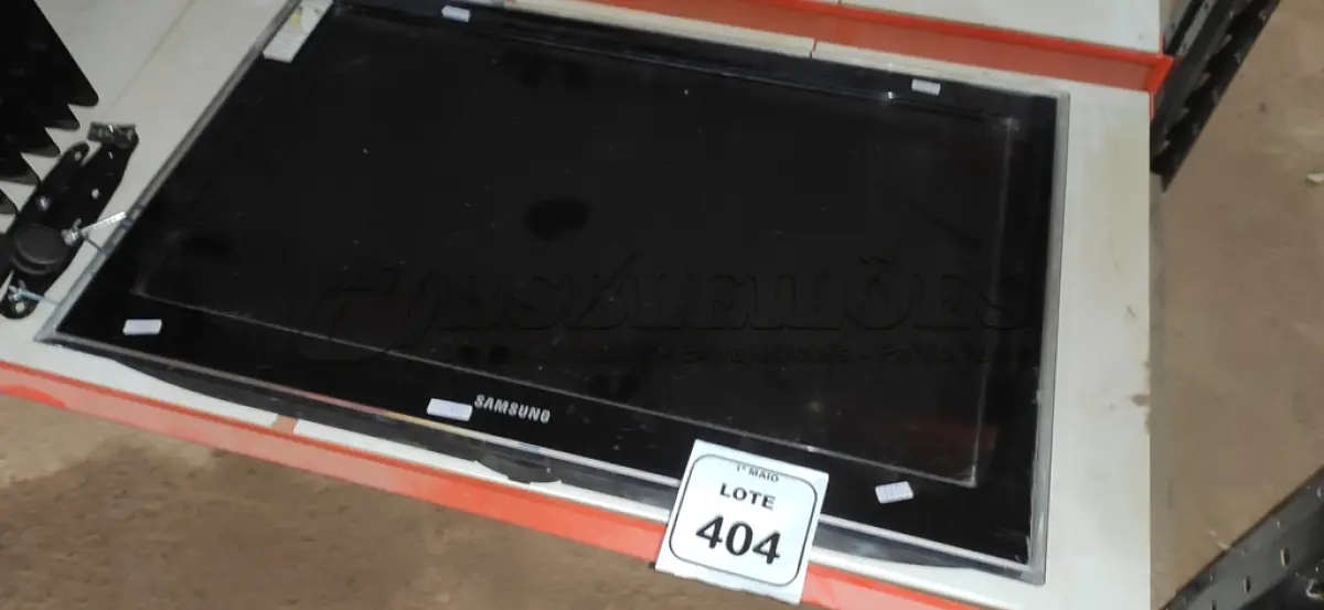 LOTE 404 - 01 TV LCD 32’’ MARC SAMSUNG. (NO ESTADO) ATENÇÃO! FAZER A VISITAÇÃO ANTES DE ARREMATAR, NÃO SABEMOS SE FUNCIONA, LEILÃO NÃO TEM GARANTIA E NEM DEVOLUÇÃO, SUJEITO A POSSÍVEIS AVARIAS VISÍVEIS/OCULTAS E/OU AUSÊNCIA DE COMPONENTES.