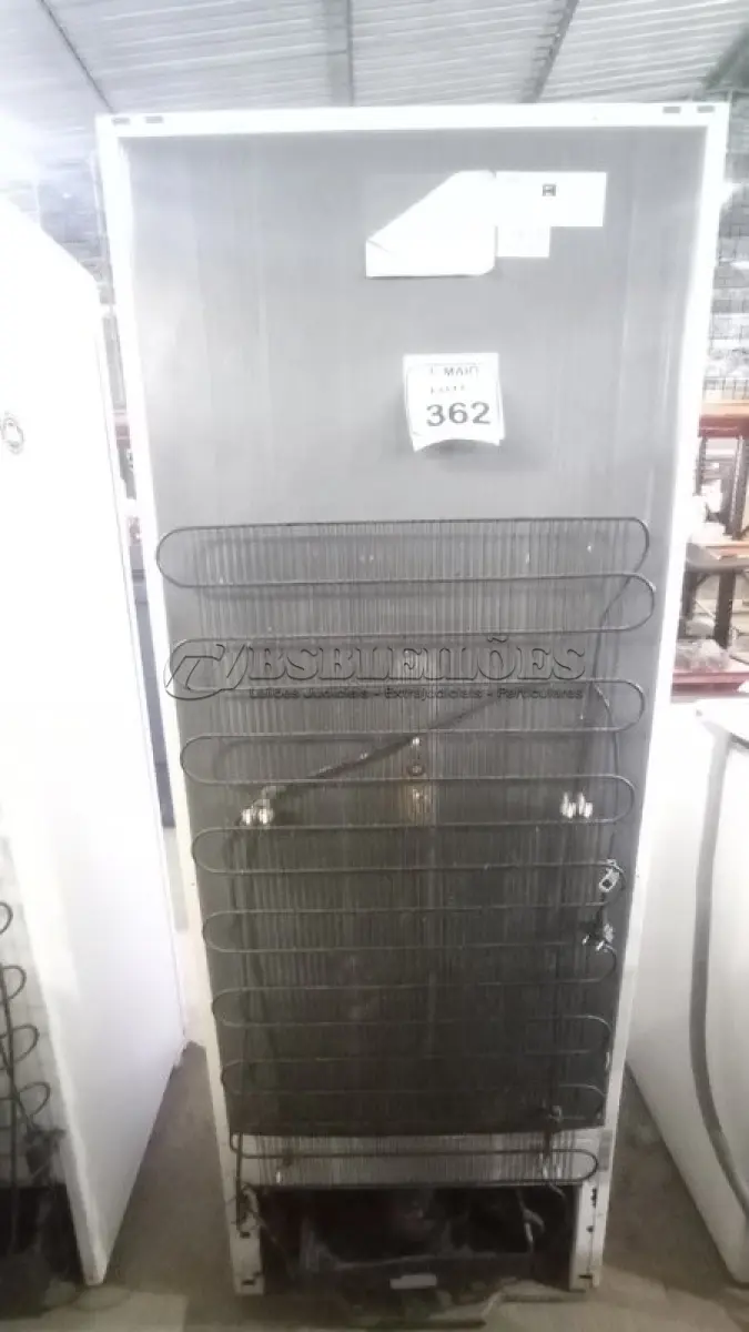 LOTE 362 - 01 GELADEIRA 220V MARCA CONSUL. (NO ESTADO) ATENÇÃO! FAZER A VISITAÇÃO ANTES DE ARREMATAR, NÃO SABEMOS SE FUNCIONA, LEILÃO NÃO TEM GARANTIA E NEM DEVOLUÇÃO, SUJEITO A POSSÍVEIS AVARIAS VISÍVEIS/OCULTAS E/OU AUSÊNCIA DE COMPONENTES.