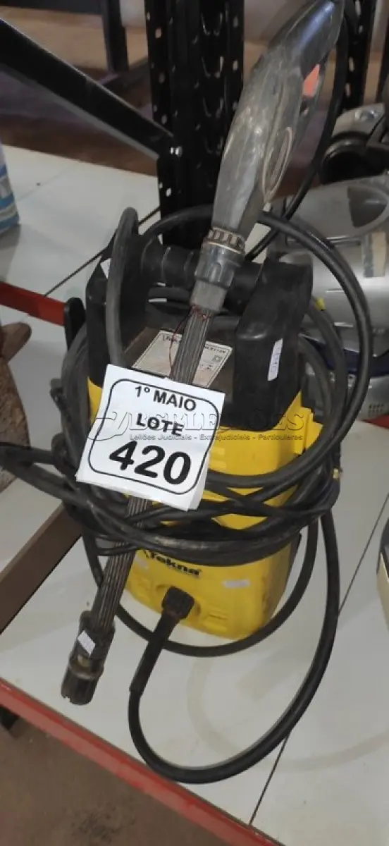 LOTE 420 - 01 LAVADORA DE ALTA PRESSÃO 220V MARCA TEKNA. (NO ESTADO) ATENÇÃO! FAZER A VISITAÇÃO ANTES DE ARREMATAR, NÃO SABEMOS SE FUNCIONA, LEILÃO NÃO TEM GARANTIA E NEM DEVOLUÇÃO, SUJEITO A POSSÍVEIS AVARIAS VISÍVEIS/OCULTAS E/OU AUSÊNCIA DE COMPONENTES.