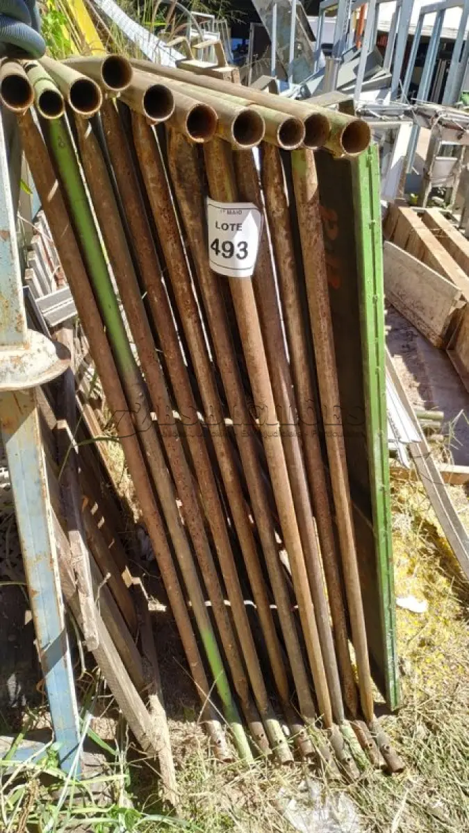 LOTE 493 - 10 PEÇAS DE ANDAIME COM 02 PLATAFORMAS.(NO ESTADO) ATENÇÃO! FAZER A VISITAÇÃO ANTES DE ARREMATAR, NÃO SABEMOS SE FUNCIONA, LEILÃO NÃO TEM GARANTIA E NEM DEVOLUÇÃO, SUJEITO A POSSÍVEIS AVARIAS VISÍVEIS/OCULTAS E/OU AUSÊNCIA DE COMPONENTES.