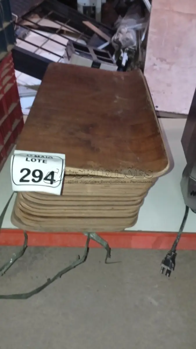 LOTE 294 - 20 PLACAS DE MADEIRA. (NO ESTADO) ATENÇÃO! FAZER A VISITAÇÃO ANTES DE ARREMATAR, NÃO SABEMOS SE FUNCIONA, LEILÃO NÃO TEM GARANTIA E NEM DEVOLUÇÃO, SUJEITO A POSSÍVEIS AVARIAS VISÍVEIS/OCULTAS E/OU AUSÊNCIA DE COMPONENTES.