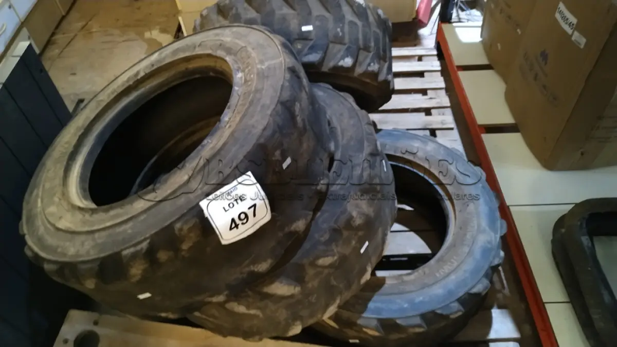 LOTE 497 - 04 PNEUS PARA MINICARREGADEIRA 10X16,5. NO ESTADO) ATENÇÃO! FAZER A VISITAÇÃO ANTES DE ARREMATAR, NÃO SABEMOS SE FUNCIONA, LEILÃO NÃO TEM GARANTIA E NEM DEVOLUÇÃO, SUJEITO A POSSÍVEIS AVARIAS VISÍVEIS/OCULTAS E/OU AUSÊNCIA DE COMPONENTES.