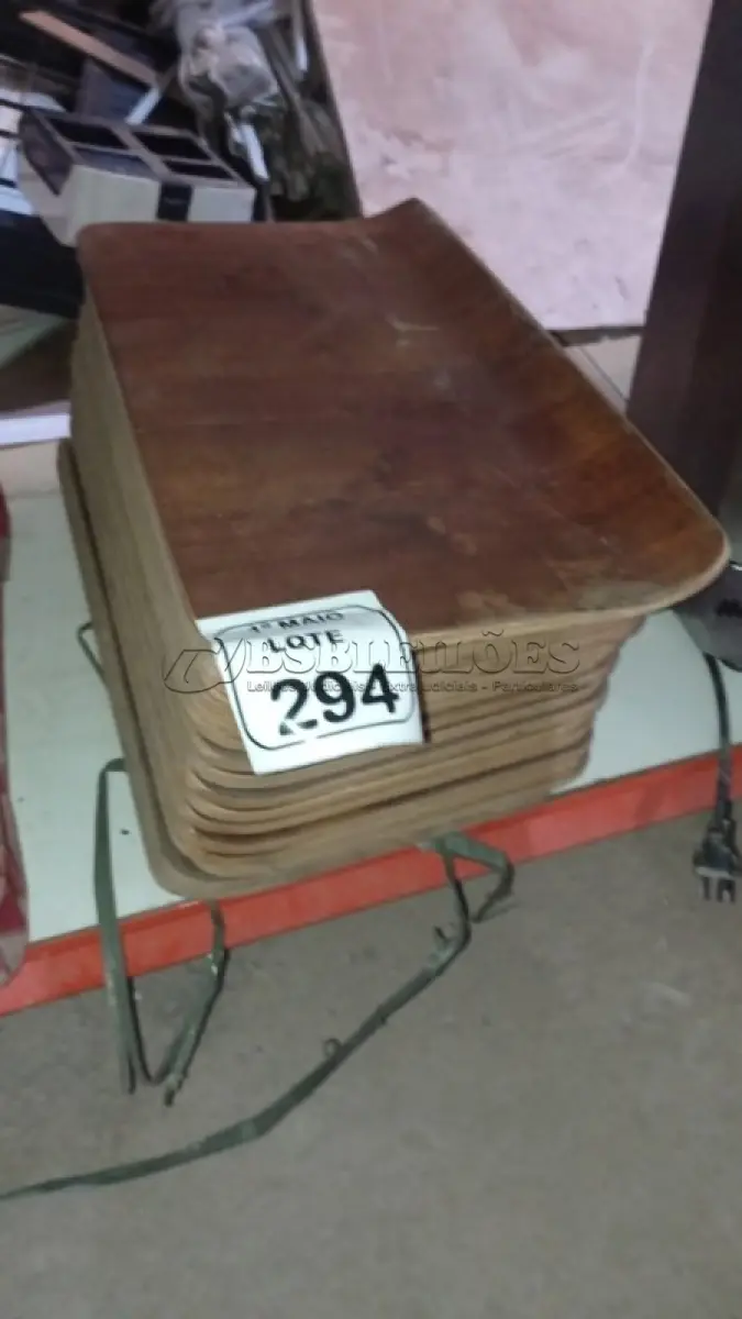LOTE 294 - 20 PLACAS DE MADEIRA. (NO ESTADO) ATENÇÃO! FAZER A VISITAÇÃO ANTES DE ARREMATAR, NÃO SABEMOS SE FUNCIONA, LEILÃO NÃO TEM GARANTIA E NEM DEVOLUÇÃO, SUJEITO A POSSÍVEIS AVARIAS VISÍVEIS/OCULTAS E/OU AUSÊNCIA DE COMPONENTES.
