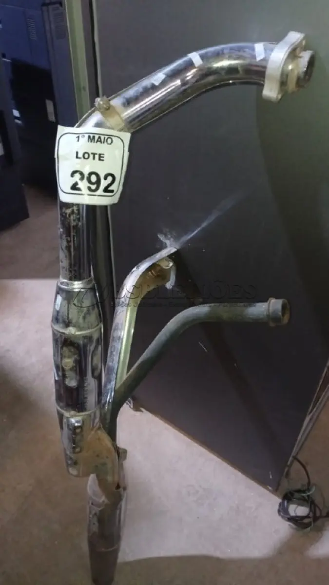 LOTE 292 - 01 ESCAPAMENTO DE CARRO. (NO ESTADO) ATENÇÃO! FAZER A VISITAÇÃO ANTES DE ARREMATAR, NÃO SABEMOS SE FUNCIONA, LEILÃO NÃO TEM GARANTIA E NEM DEVOLUÇÃO, SUJEITO A POSSÍVEIS AVARIAS VISÍVEIS/OCULTAS E/OU AUSÊNCIA DE COMPONENTES.