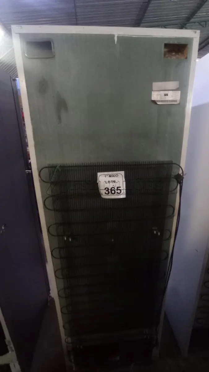 LOTE 365 - 01 GELADEIRA 220V MARCA BRASTEMP. (NO ESTADO) ATENÇÃO! FAZER A VISITAÇÃO ANTES DE ARREMATAR, NÃO SABEMOS SE FUNCIONA, LEILÃO NÃO TEM GARANTIA E NEM DEVOLUÇÃO, SUJEITO A POSSÍVEIS AVARIAS VISÍVEIS/OCULTAS E/OU AUSÊNCIA DE COMPONENTES.