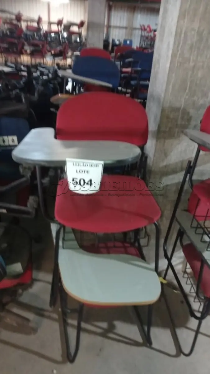 LOTE 504 - 14 CADEIRAS UNIVERSITÁRIAS. (NO ESTADO) ATENÇÃO! FAZER A VISITAÇÃO ANTES DE ARREMATAR, NÃO SABEMOS SE FUNCIONA, LEILÃO NÃO TEM GARANTIA E NEM DEVOLUÇÃO, SUJEITO A POSSÍVEIS AVARIAS VISÍVEIS/OCULTAS E/OU AUSÊNCIA DE COMPONENTES.
