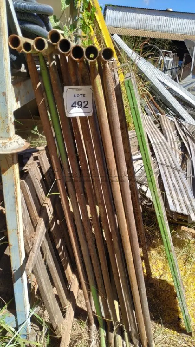 LOTE 492 - 08 PEÇAS DE ANDAIME COM 02 PLATAFORMAS.(NO ESTADO) ATENÇÃO! FAZER A VISITAÇÃO ANTES DE ARREMATAR, NÃO SABEMOS SE FUNCIONA, LEILÃO NÃO TEM GARANTIA E NEM DEVOLUÇÃO, SUJEITO A POSSÍVEIS AVARIAS VISÍVEIS/OCULTAS E/OU AUSÊNCIA DE COMPONENTES.