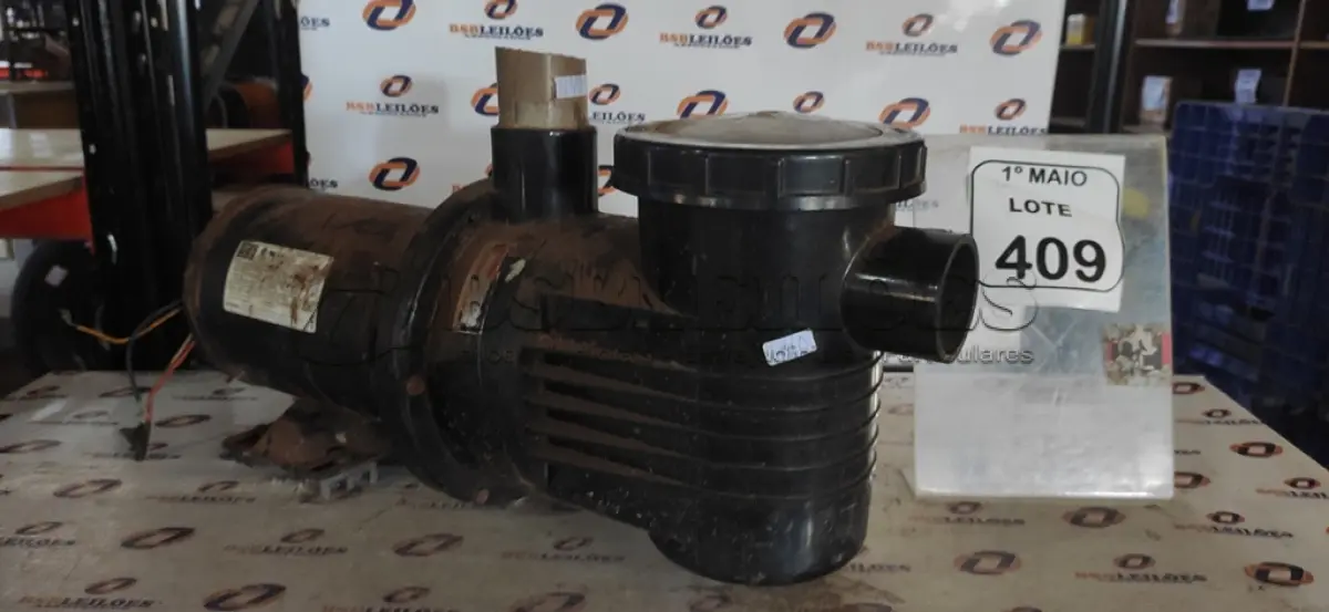 LOTE 409 - 01 BOMBA DE PISCINA MARCA DANCOR. (NO ESTADO) ATENÇÃO! FAZER A VISITAÇÃO ANTES DE ARREMATAR, NÃO SABEMOS SE FUNCIONA, LEILÃO NÃO TEM GARANTIA E NEM DEVOLUÇÃO, SUJEITO A POSSÍVEIS AVARIAS VISÍVEIS/OCULTAS E/OU AUSÊNCIA DE COMPONENTES.