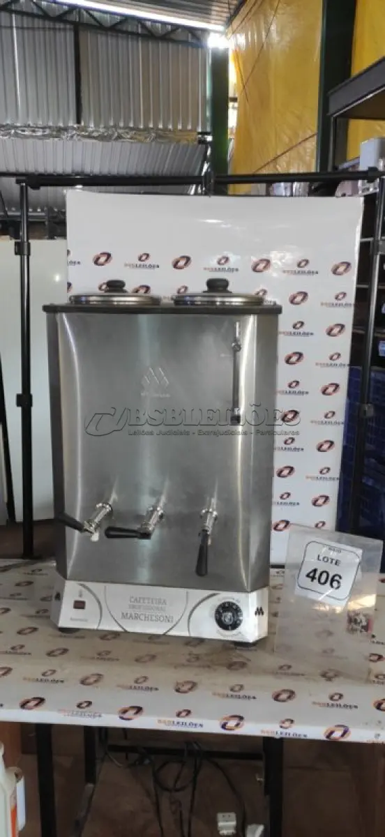 LOTE 406 - 01 CAFETEIRA INDUSTRIAL EM INOX. (NO ESTADO) ATENÇÃO! FAZER A VISITAÇÃO ANTES DE ARREMATAR, NÃO SABEMOS SE FUNCIONA, LEILÃO NÃO TEM GARANTIA E NEM DEVOLUÇÃO, SUJEITO A POSSÍVEIS AVARIAS VISÍVEIS/OCULTAS E/OU AUSÊNCIA DE COMPONENTES.