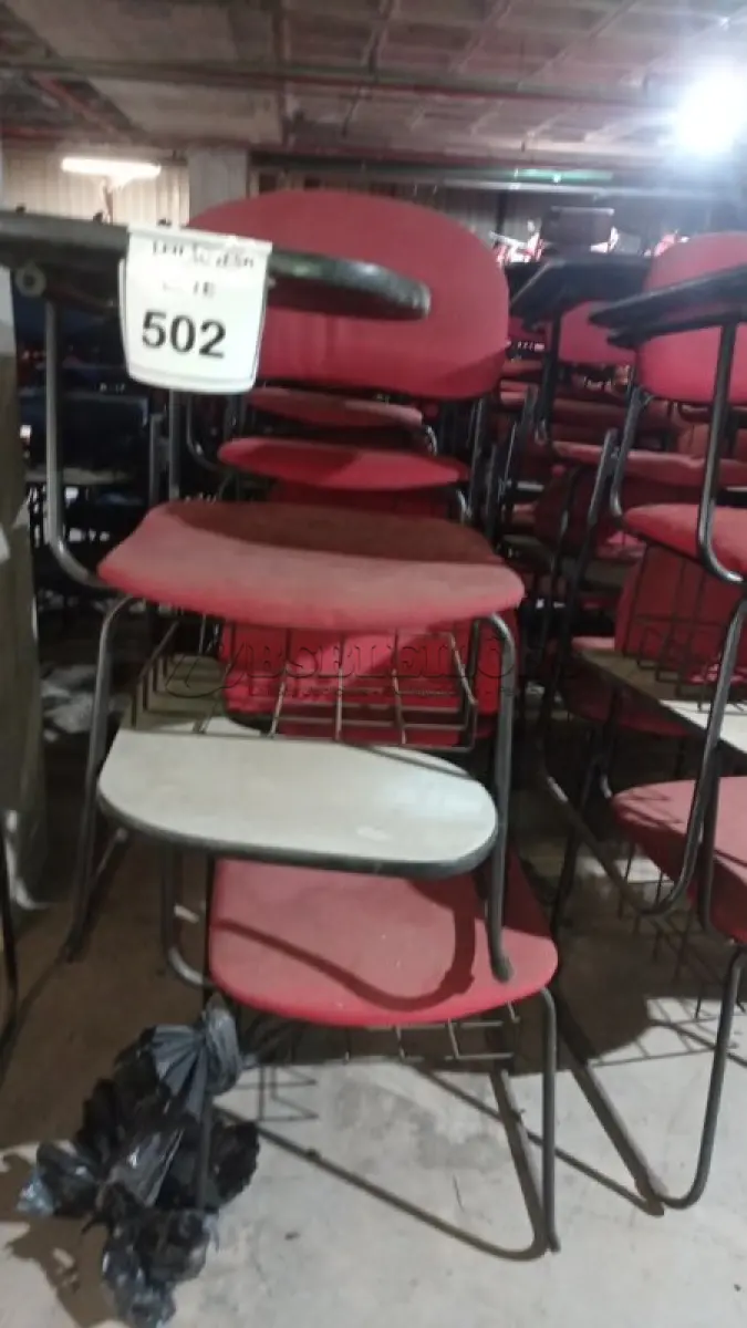 LOTE 502 - 14 CADEIRAS UNIVERSITÁRIAS. (NO ESTADO) ATENÇÃO! FAZER A VISITAÇÃO ANTES DE ARREMATAR, NÃO SABEMOS SE FUNCIONA, LEILÃO NÃO TEM GARANTIA E NEM DEVOLUÇÃO, SUJEITO A POSSÍVEIS AVARIAS VISÍVEIS/OCULTAS E/OU AUSÊNCIA DE COMPONENTES.