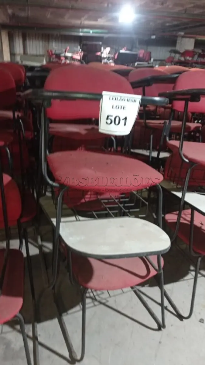 LOTE 501 - 14 CADEIRAS UNIVERSITÁRIAS. (NO ESTADO) ATENÇÃO! FAZER A VISITAÇÃO ANTES DE ARREMATAR, NÃO SABEMOS SE FUNCIONA, LEILÃO NÃO TEM GARANTIA E NEM DEVOLUÇÃO, SUJEITO A POSSÍVEIS AVARIAS VISÍVEIS/OCULTAS E/OU AUSÊNCIA DE COMPONENTES.