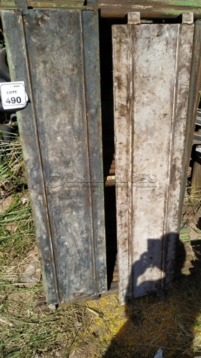 LOTE 490 - 10 PEÇAS DE ANDAIME COM 02 PLATAFORMAS.(NO ESTADO) ATENÇÃO! FAZER A VISITAÇÃO ANTES DE ARREMATAR, NÃO SABEMOS SE FUNCIONA, LEILÃO NÃO TEM GARANTIA E NEM DEVOLUÇÃO, SUJEITO A POSSÍVEIS AVARIAS VISÍVEIS/OCULTAS E/OU AUSÊNCIA DE COMPONENTES.