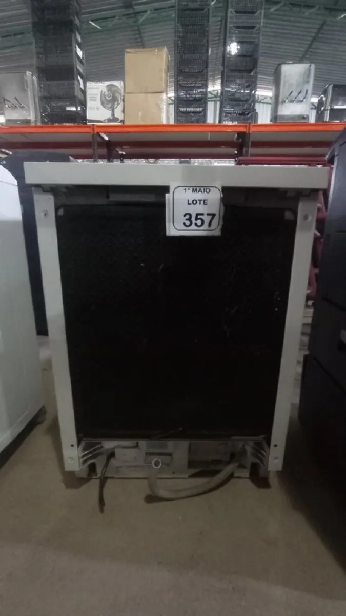 LOTE 357 - 01 LAVA LOUÇA MARCA BOSCH. (NO ESTADO) ATENÇÃO! FAZER A VISITAÇÃO ANTES DE ARREMATAR, NÃO SABEMOS SE FUNCIONA, LEILÃO NÃO TEM GARANTIA E NEM DEVOLUÇÃO, SUJEITO A POSSÍVEIS AVARIAS VISÍVEIS/OCULTAS E/OU AUSÊNCIA DE COMPONENTES.