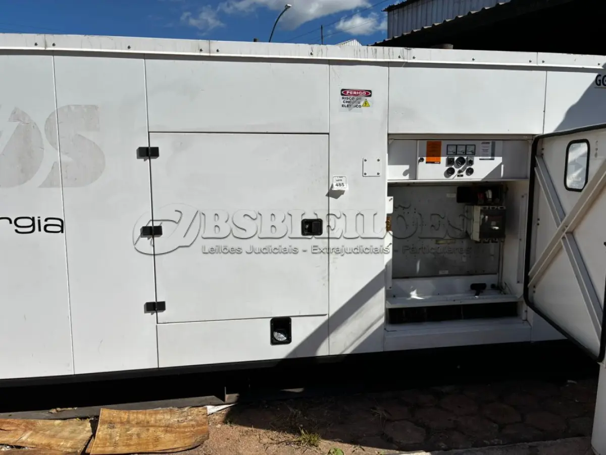 LOTE 485 - 01 GERADOR DE ENERGIA CABINADO, MOTOR SCANIA 6 CILINDROS, GERADOR WEG, ANO 2010 320 KVA (NO ESTADO)