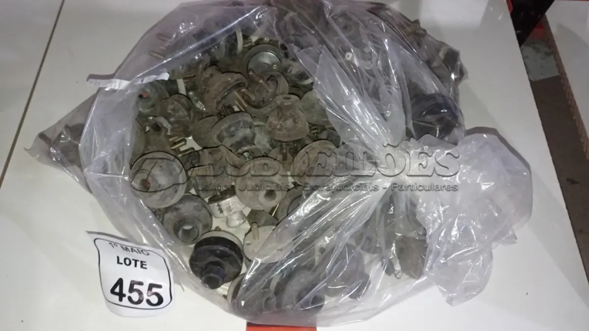 LOTE 455 - 01 SACOLA COM GRANDE QUANTIDADE DE PLUGUES ELÉTRICOS INDUSTRIAIS DE ALTA CAPACIDADE. (NO ESTADO) ATENÇÃO! FAZER A VISITAÇÃO ANTES DE ARREMATAR, NÃO SABEMOS SE FUNCIONA, LEILÃO NÃO TEM GARANTIA E NEM DEVOLUÇÃO, SUJEITO A POSSÍVEIS AVARIAS VISÍVEIS/OCULTAS E/OU AUSÊNCIA DE COMPONENTES.