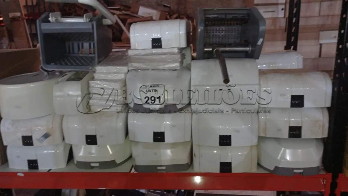 LOTE 291 - 01 LOTE COM GRANDE QUANTIDADE DE DISPENSES DE PAPEL E PROTETOR SANITÁRIOS DESCARTÁVEIS. (NO ESTADO) ATENÇÃO! FAZER A VISITAÇÃO ANTES DE ARREMATAR, NÃO SABEMOS SE FUNCIONA, LEILÃO NÃO TEM GARANTIA E NEM DEVOLUÇÃO, SUJEITO A POSSÍVEIS AVARIAS VISÍVEIS/OCULTAS E/OU AUSÊNCIA DE COMPONENTES.