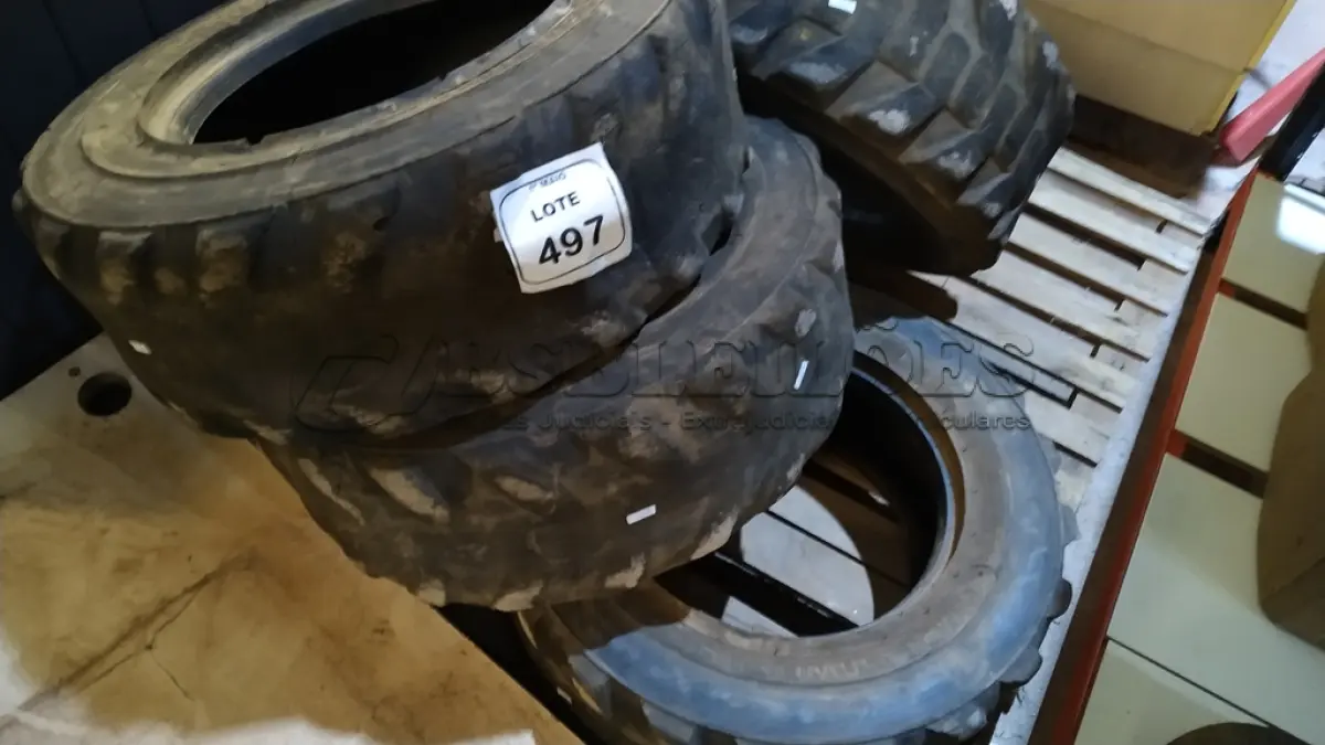 LOTE 497 - 04 PNEUS PARA MINICARREGADEIRA 10X16,5. NO ESTADO) ATENÇÃO! FAZER A VISITAÇÃO ANTES DE ARREMATAR, NÃO SABEMOS SE FUNCIONA, LEILÃO NÃO TEM GARANTIA E NEM DEVOLUÇÃO, SUJEITO A POSSÍVEIS AVARIAS VISÍVEIS/OCULTAS E/OU AUSÊNCIA DE COMPONENTES.