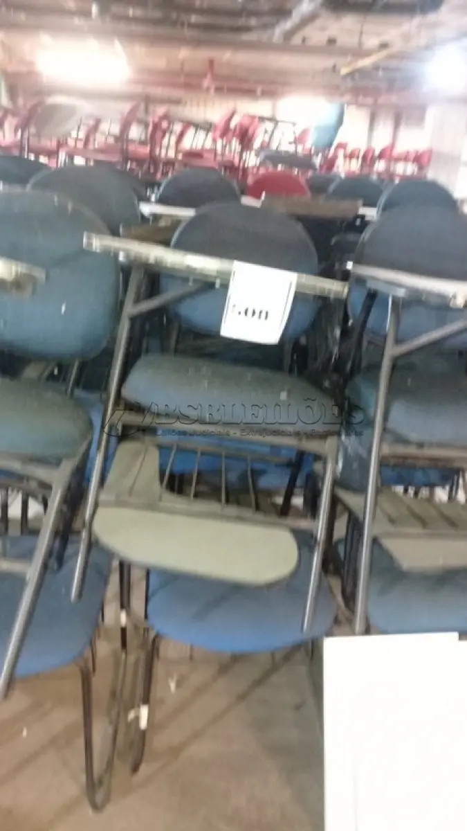 LOTE 508 - 10 CADEIRAS UNIVERSITÁRIAS. (NO ESTADO) ATENÇÃO! FAZER A VISITAÇÃO ANTES DE ARREMATAR, NÃO SABEMOS SE FUNCIONA, LEILÃO NÃO TEM GARANTIA E NEM DEVOLUÇÃO, SUJEITO A POSSÍVEIS AVARIAS VISÍVEIS/OCULTAS E/OU AUSÊNCIA DE COMPONENTES.