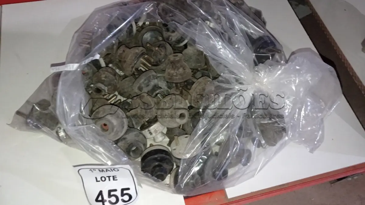 LOTE 455 - 01 SACOLA COM GRANDE QUANTIDADE DE PLUGUES ELÉTRICOS INDUSTRIAIS DE ALTA CAPACIDADE. (NO ESTADO) ATENÇÃO! FAZER A VISITAÇÃO ANTES DE ARREMATAR, NÃO SABEMOS SE FUNCIONA, LEILÃO NÃO TEM GARANTIA E NEM DEVOLUÇÃO, SUJEITO A POSSÍVEIS AVARIAS VISÍVEIS/OCULTAS E/OU AUSÊNCIA DE COMPONENTES.