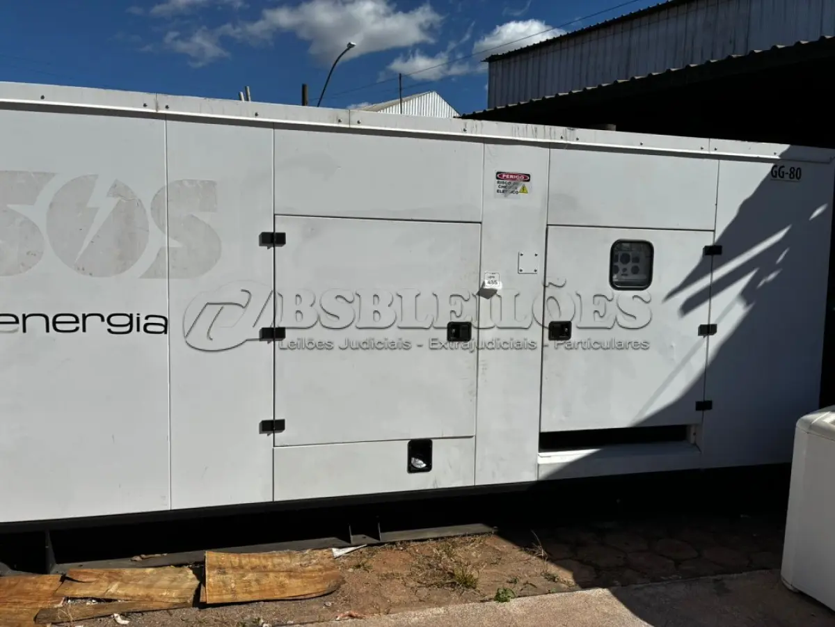 LOTE 485 - 01 GERADOR DE ENERGIA CABINADO, MOTOR SCANIA 6 CILINDROS, GERADOR WEG, ANO 2010 320 KVA (NO ESTADO)
