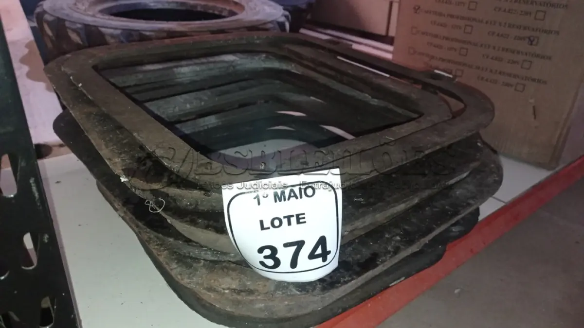 LOTE 374 - 06 AROS DE TAMPA DE BUEIRO. (NO ESTADO) ATENÇÃO! FAZER A VISITAÇÃO ANTES DE ARREMATAR, NÃO SABEMOS SE FUNCIONA, LEILÃO NÃO TEM GARANTIA E NEM DEVOLUÇÃO, SUJEITO A POSSÍVEIS AVARIAS VISÍVEIS/OCULTAS E/OU AUSÊNCIA DE COMPONENTES.