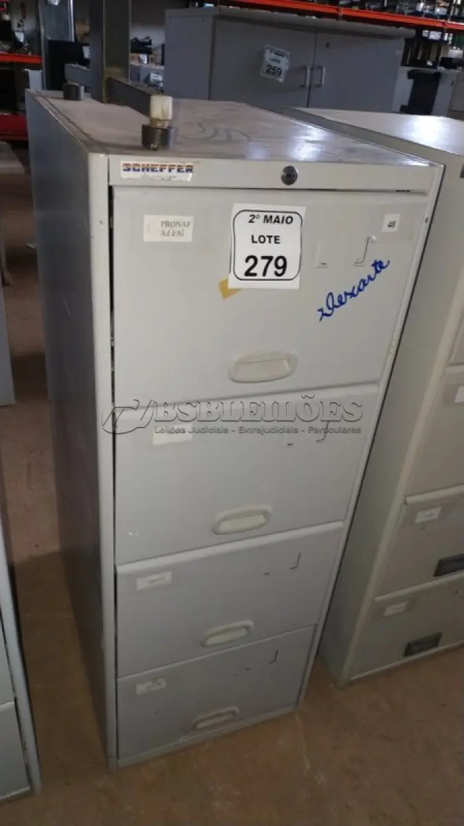 LOTE 279 - 01 ARQUIVO DE AÇO COM 04 GAVETAS. (NO ESTADO) ATENÇÃO! FAZER A VISITAÇÃO ANTES DE ARREMATAR, NÃO SABEMOS SE FUNCIONA, LEILÃO NÃO TEM GARANTIA E NEM DEVOLUÇÃO, SUJEITO A POSSÍVEIS AVARIAS VISÍVEIS/OCULTAS E/OU AUSÊNCIA DE COMPONENTES.