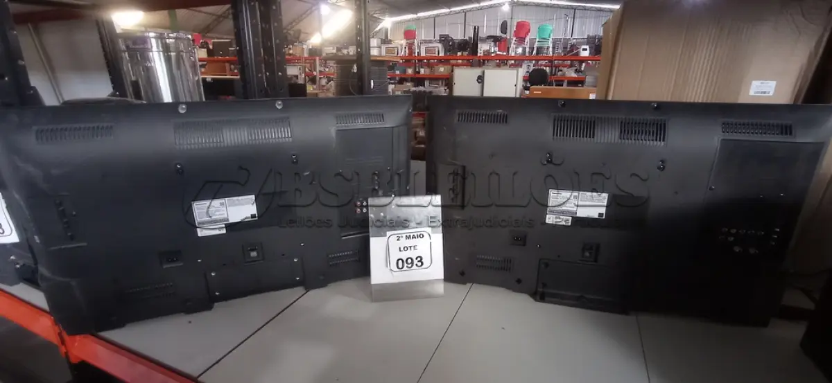 LOTE 093 - 02 TVS LCD 32’’ MARCA PANASONIC. (NO ESTADO) ATENÇÃO! FAZER A VISITAÇÃO ANTES DE ARREMATAR, NÃO SABEMOS SE FUNCIONA, LEILÃO NÃO TEM GARANTIA E NEM DEVOLUÇÃO, SUJEITO A POSSÍVEIS AVARIAS VISÍVEIS/OCULTAS E/OU AUSÊNCIA DE COMPONENTES.