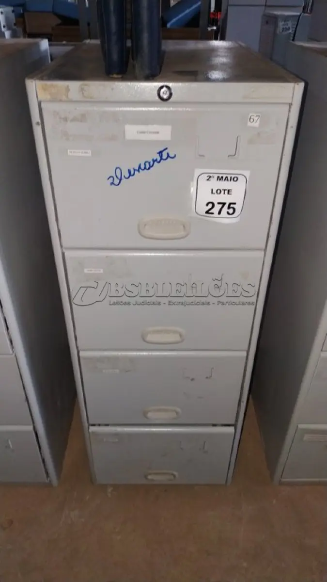 LOTE 275 - 01 ARQUIVO DE AÇO COM 04 GAVETAS. (NO ESTADO) ATENÇÃO! FAZER A VISITAÇÃO ANTES DE ARREMATAR, NÃO SABEMOS SE FUNCIONA, LEILÃO NÃO TEM GARANTIA E NEM DEVOLUÇÃO, SUJEITO A POSSÍVEIS AVARIAS VISÍVEIS/OCULTAS E/OU AUSÊNCIA DE COMPONENTES.