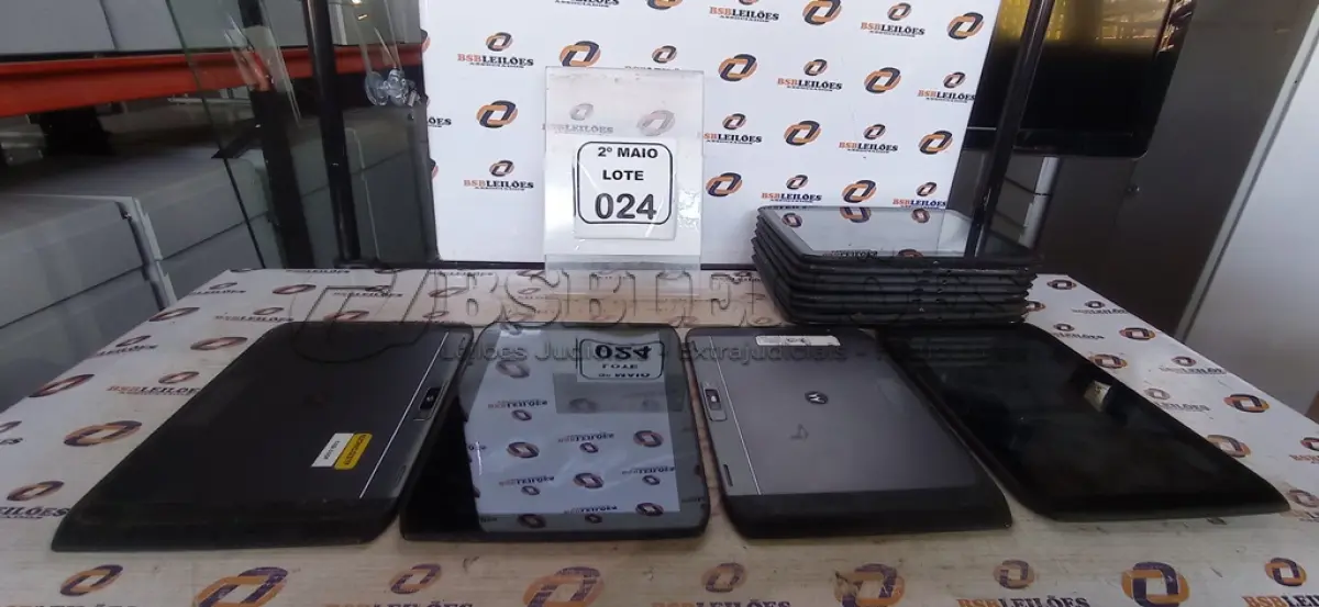 LOTE 024 - 12 TABLETS MARCA MOTOROLA. (NO ESTADO) ATENÇÃO! FAZER A VISITAÇÃO ANTES DE ARREMATAR, NÃO SABEMOS SE FUNCIONA, LEILÃO NÃO TEM GARANTIA E NEM DEVOLUÇÃO, SUJEITO A POSSÍVEIS AVARIAS VISÍVEIS/OCULTAS E/OU AUSÊNCIA DE COMPONENTES.
