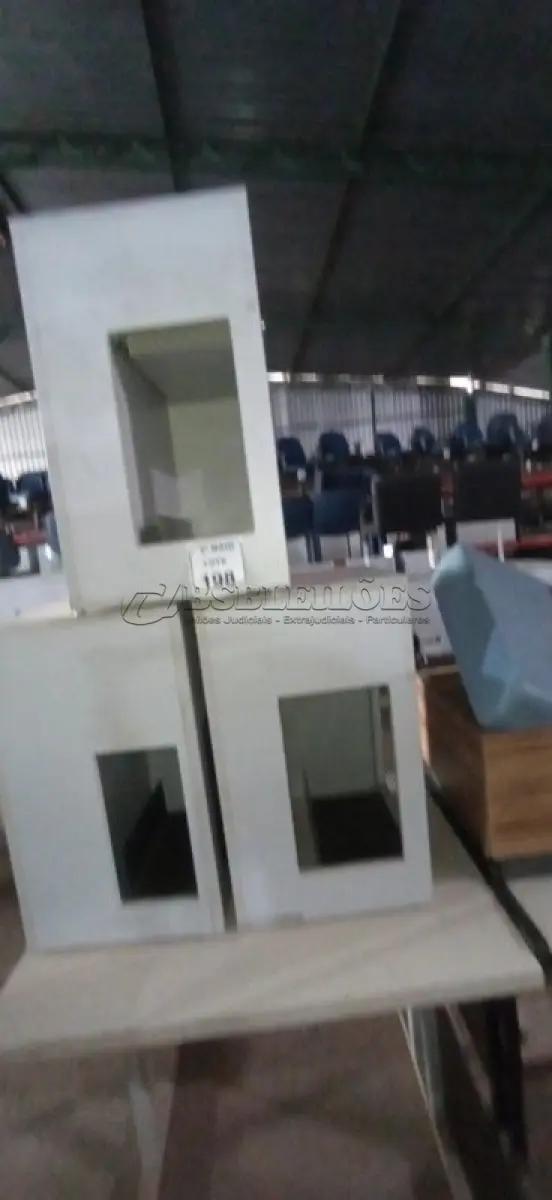 LOTE 198 - 03 ARMÁRIOS PARA CPU COM 01 PORTA E 01 GAVETA. (NO ESTADO) ATENÇÃO! FAZER A VISITAÇÃO ANTES DE ARREMATAR, NÃO SABEMOS SE FUNCIONA, LEILÃO NÃO TEM GARANTIA E NEM DEVOLUÇÃO, SUJEITO A POSSÍVEIS AVARIAS VISÍVEIS/OCULTAS E/OU AUSÊNCIA DE COMPONENTES.