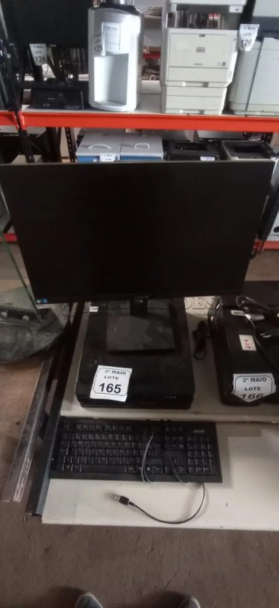 LOTE 165 - 01 CPU MARCA POSITIVO, 01 MONITOR MARCA PHILIPS E 01 TECLADO MARCA DATEN. (NO ESTADO) ATENÇÃO! FAZER A VISITAÇÃO ANTES DE ARREMATAR, NÃO SABEMOS SE FUNCIONA, LEILÃO NÃO TEM GARANTIA E NEM DEVOLUÇÃO, SUJEITO A POSSÍVEIS AVARIAS VISÍVEIS/OCULTAS E/OU AUSÊNCIA DE COMPONENTES.