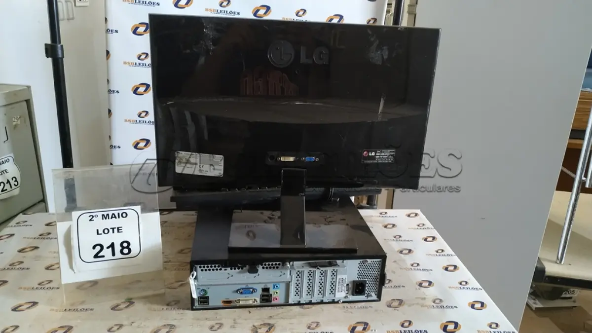LOTE 218 - 01 CPU MARCA POSITIVO, 01 MONITOR MARCA LG E 02 TECLADOS PARA PC. (NO ESTADO) ATENÇÃO! FAZER A VISITAÇÃO ANTES DE ARREMATAR, NÃO SABEMOS SE FUNCIONA, LEILÃO NÃO TEM GARANTIA E NEM DEVOLUÇÃO, SUJEITO A POSSÍVEIS AVARIAS VISÍVEIS/OCULTAS E/OU AUSÊNCIA DE COMPONENTES.