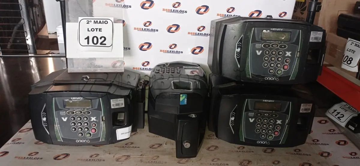 LOTE 102 - 04 RELÓGIOS DE PONTO. (NO ESTADO) ATENÇÃO! FAZER A VISITAÇÃO ANTES DE ARREMATAR, NÃO SABEMOS SE FUNCIONA, LEILÃO NÃO TEM GARANTIA E NEM DEVOLUÇÃO, SUJEITO A POSSÍVEIS AVARIAS VISÍVEIS/OCULTAS E/OU AUSÊNCIA DE COMPONENTES.