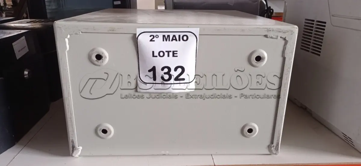 LOTE 132 - 01 COFRE DIGITAL. (NO ESTADO) ATENÇÃO! FAZER A VISITAÇÃO ANTES DE ARREMATAR, NÃO SABEMOS SE FUNCIONA, LEILÃO NÃO TEM GARANTIA E NEM DEVOLUÇÃO, SUJEITO A POSSÍVEIS AVARIAS VISÍVEIS/OCULTAS E/OU AUSÊNCIA DE COMPONENTES.