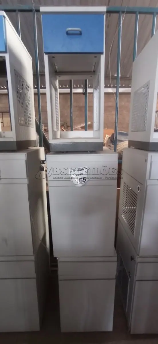 LOTE 154 - 03 ARMÁRIOS PARA CPU SENDO 02 COM 01 PORTA E 01 GAVETA. (NO ESTADO) ATENÇÃO! FAZER A VISITAÇÃO ANTES DE ARREMATAR, NÃO SABEMOS SE FUNCIONA, LEILÃO NÃO TEM GARANTIA E NEM DEVOLUÇÃO, SUJEITO A POSSÍVEIS AVARIAS VISÍVEIS/OCULTAS E/OU AUSÊNCIA DE COMPONENTES.