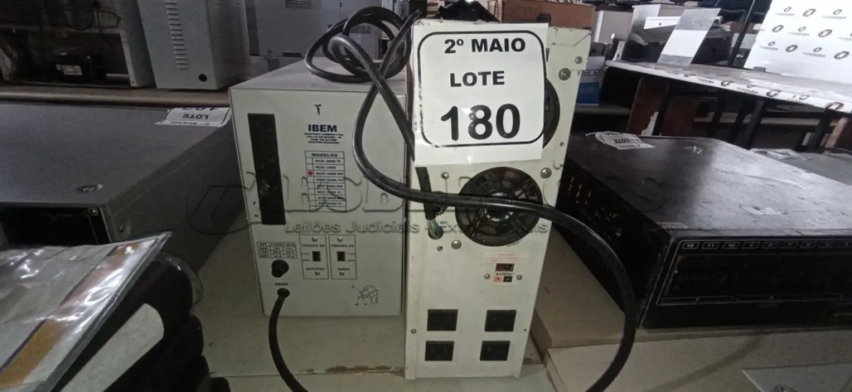 LOTE 180 - 02 NOBREAKS. (NO ESTADO) ATENÇÃO! FAZER A VISITAÇÃO ANTES DE ARREMATAR, NÃO SABEMOS SE FUNCIONA, LEILÃO NÃO TEM GARANTIA E NEM DEVOLUÇÃO, SUJEITO A POSSÍVEIS AVARIAS VISÍVEIS/OCULTAS E/OU AUSÊNCIA DE COMPONENTES.